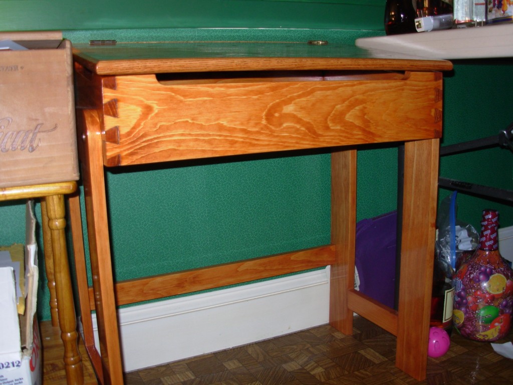 HandymanWire Building a Child's Desk